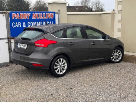 2017 Ford Focus - thumbnail 6