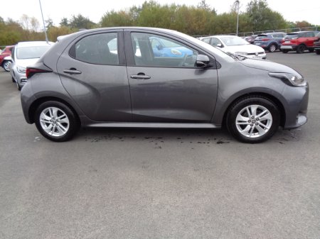 2022 Toyota Yaris - thumbnail 2