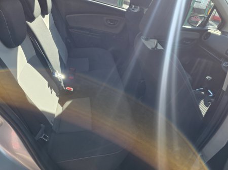 2019 Toyota Yaris - thumbnail 7