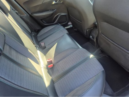 2022 Peugeot 2008 - thumbnail 8