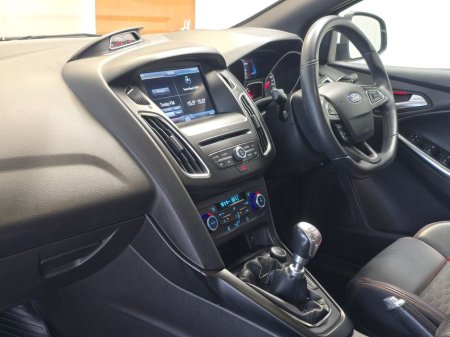 2016 Ford Focus - thumbnail 8