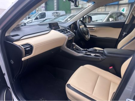 2016 Lexus NX 300 h FWD DYNAMICS 4DR AUTO €19,000 thumbnail