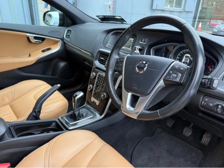 2019 Volvo V40 2.0D D3 MOMENTUM ED 5DR €13,950 thumbnail