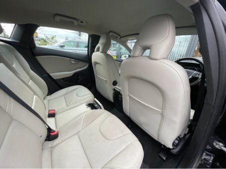 2014 Volvo V40 D2 SE 5DR €8,250 thumbnail