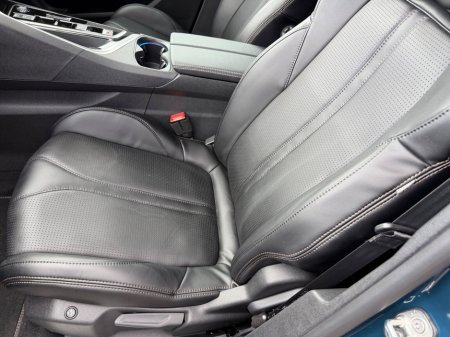 2025 Peugeot 5008 - thumbnail 13