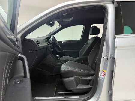 2023 Volkswagen Tiguan R-LINE 1.4 TSI PHEV DSG €37,990 thumbnail