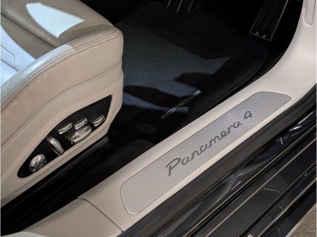 2018 Porsche Panamera - thumbnail 19