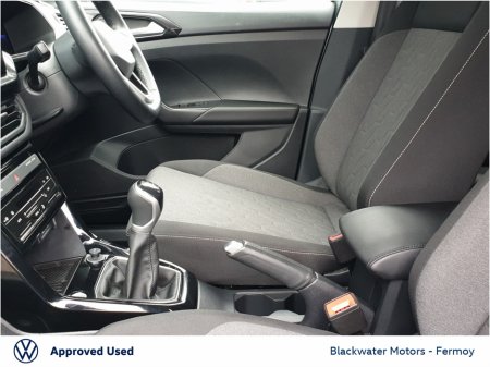 2025 Volkswagen T-Cross - view 4