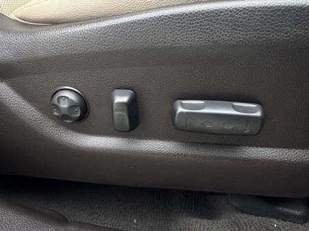 2016 Hyundai Santa Fe - thumbnail 32