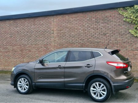 2015 Nissan Qashqai 1.5 DSL LOW MILAGE €8,500 thumbnail