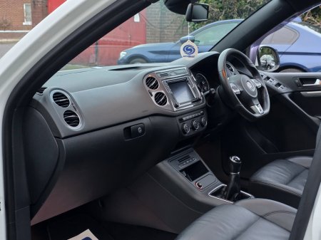 2016 Volkswagen Tiguan 2.0 TDI 150HP BMT Edition-R €15,450 thumbnail