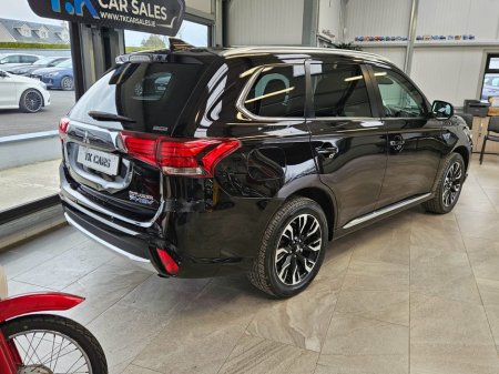 2018 Mitsubishi Outlander - view 4
