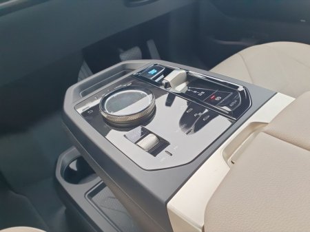 2023 BMW iX xDrive50 M Sport €69,995 thumbnail