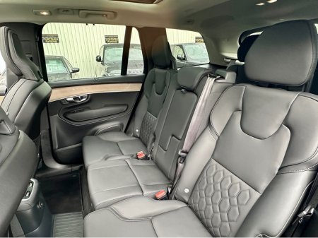 2025 Volvo XC90 MULBERRY RED / PLUS DARK T8 PHEV AWD AUTO PLUS €78,950 thumbnail