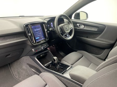 2024 Volvo XC40 - photo 2