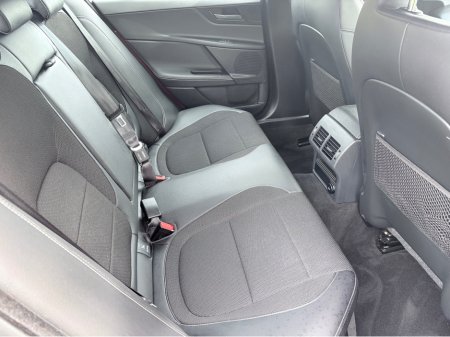 2018 Jaguar XE - thumbnail 18