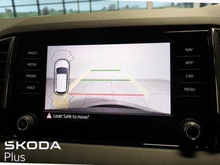 2025 Skoda Karoq SELECTION 2.0TDI 115HP €39,950 thumbnail