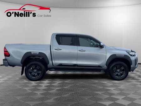 2025 Toyota Hilux - thumbnail 2