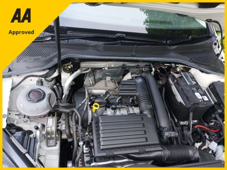 2018 Volkswagen Golf 1.2 TSI AUTOMATIC 7.5 FACELIFT ONLY 51,697kms CLIMATE CONTROL REVERSE CAMERA LED HEADLIGHTS FACTORY IMMOBILISER TOUCHSCREEN MULTIMEDIA SYSTEM CRUISE CONTROL STOP START TECHNOLOGY 2 YEARS NCT 1YR TAX €18,949 thumbnail