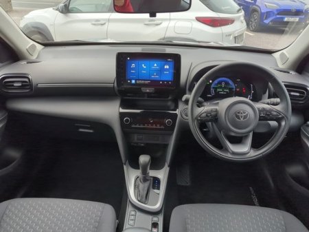 2025 Toyota Yaris Cross - thumbnail 8