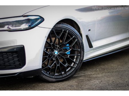 2021 BMW 5 Series - thumbnail 2