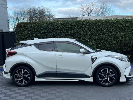 2018 Toyota C-HR MODELLISTA 1.8 HYBRID // 18" DIAMOND CUT ALLOYS // HEATED SEATS // PARKING SENSORS €19,900 thumbnail