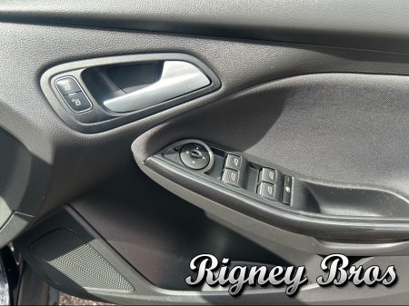 2017 Ford Focus - thumbnail 7