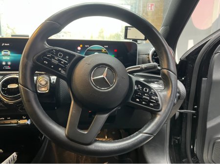 2021 Mercedes-Benz A Class 2021 MERCEDES-BENZ A180 SEDAN 1.4 AUTOMATIC / CRUISE CONTROL / REVERSE CAMERA / PADDLE SHIFTERS thumbnail