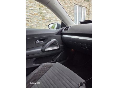 2012 Volkswagen Scirocco - thumbnail 11