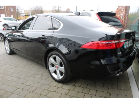 2017 Jaguar XF - thumbnail 3