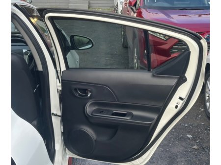 2017 Toyota Aqua - thumbnail 9