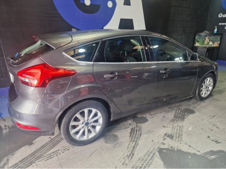 2015 Ford Focus - thumbnail 10