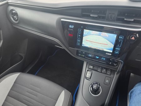 2017 Toyota Auris Hybrid Sol Touring Sports €16,950 thumbnail