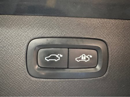 2019 Volvo XC90 2.0 T8 INSC PRO 390 AWD 5 5DR ONE OWNER VOLVO SERVICE HISTORY €44,900 thumbnail