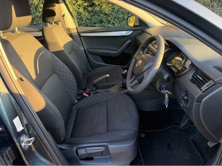 2018 Skoda Octavia - thumbnail 2