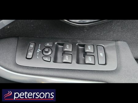 2017 Volvo V40 2.0 D2 MOMENTUM NAV + 120BHP 5DR €12,950 thumbnail