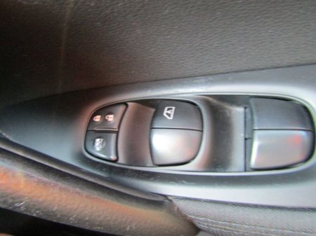 2016 Nissan Qashqai - thumbnail 23