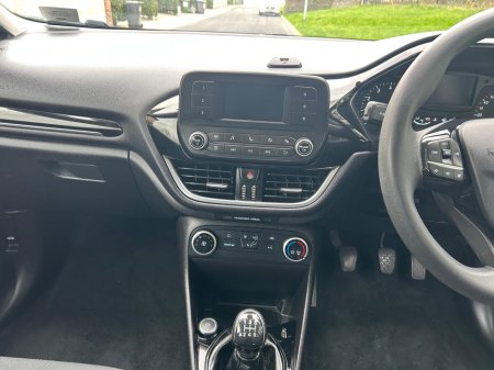 2018 Ford Fiesta - thumbnail 18