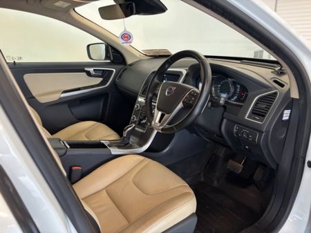 2015 Volvo XC60 D4 (181hp) FWD SE Lux Geartronic €11,995 thumbnail