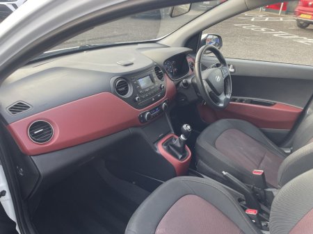 2017 Hyundai i10 Premium thumbnail