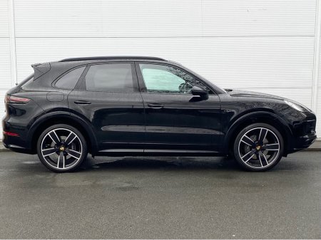 2023 Porsche Cayenne - thumbnail 3