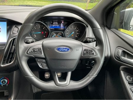 2017 Ford Focus - thumbnail 11
