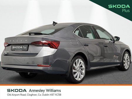 2023 Skoda Octavia - view 3