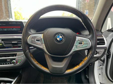 2017 BMW 7 Series - thumbnail 9