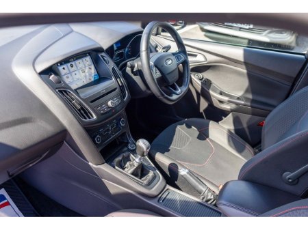 2017 Ford Focus - thumbnail 8