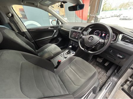 2018 Volkswagen Tiguan - thumbnail 4