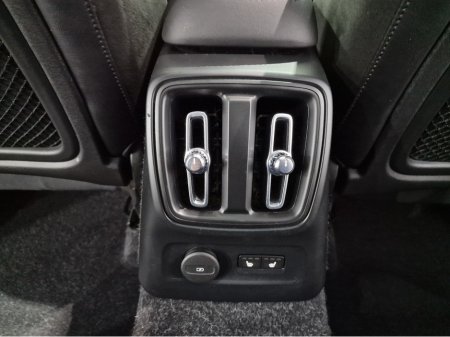 2021 Volvo XC40 - thumbnail 26