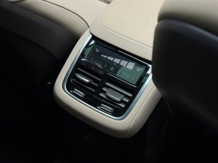 2025 Volvo XC90 - thumbnail 16