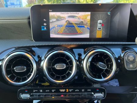 2020 Mercedes-Benz A Class A200d EXCLUSIVE AUTO // FULL SERVICE HISTORY // VIRTUAL COCKPIT // NEW 19" AMG ALLOYS // HEATED POWERED SEATS €26,900 thumbnail