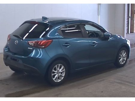 2017 Mazda Demio - photo 3
